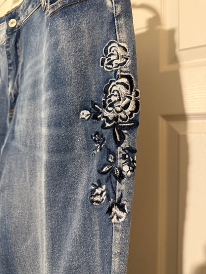 Vintage floral embroidered flare jeans, stretchy