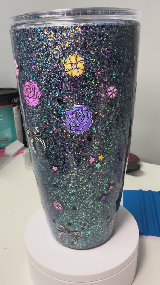 Iced coffee junkie this is a dry snow globe cup no movement